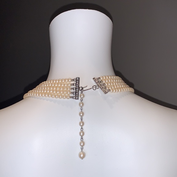 NWOT Gorgeous Faux Pearl Necklace with Pendant and Drop Back - Picture 5 of 5
